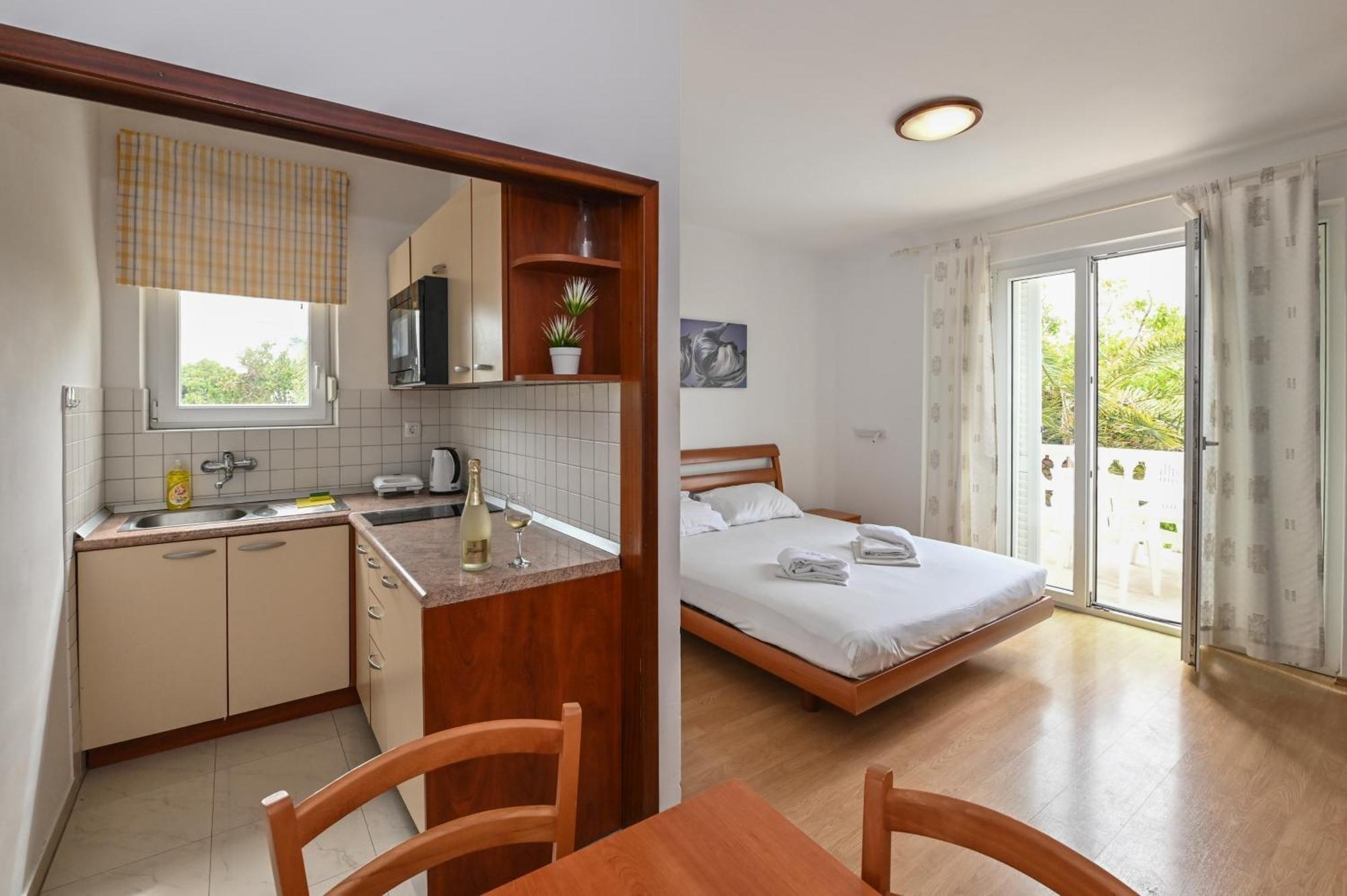 Seagull Pool Apartments & Studios Новаля Екстер'єр фото