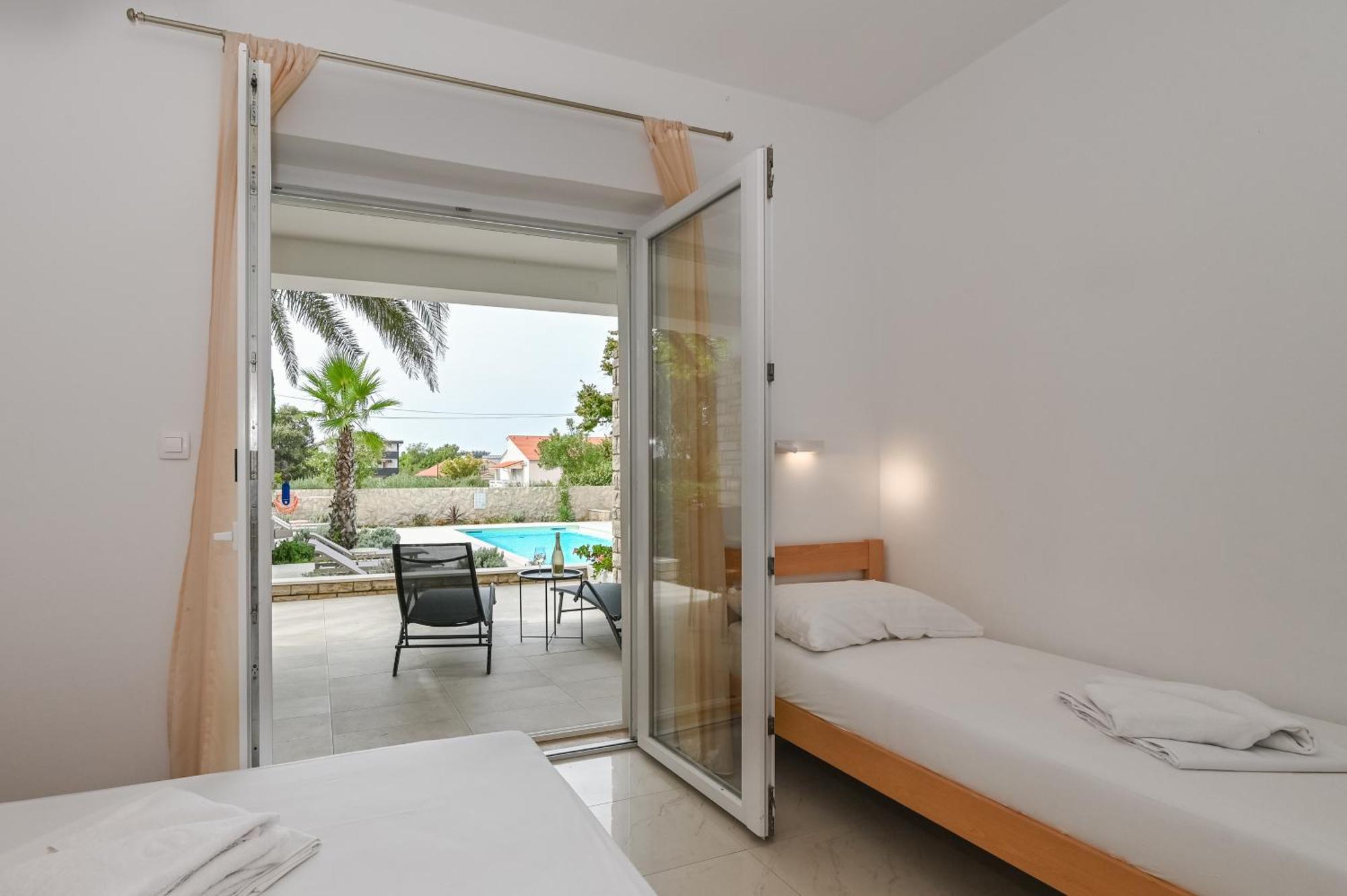 Seagull Pool Apartments & Studios Новаля Номер фото
