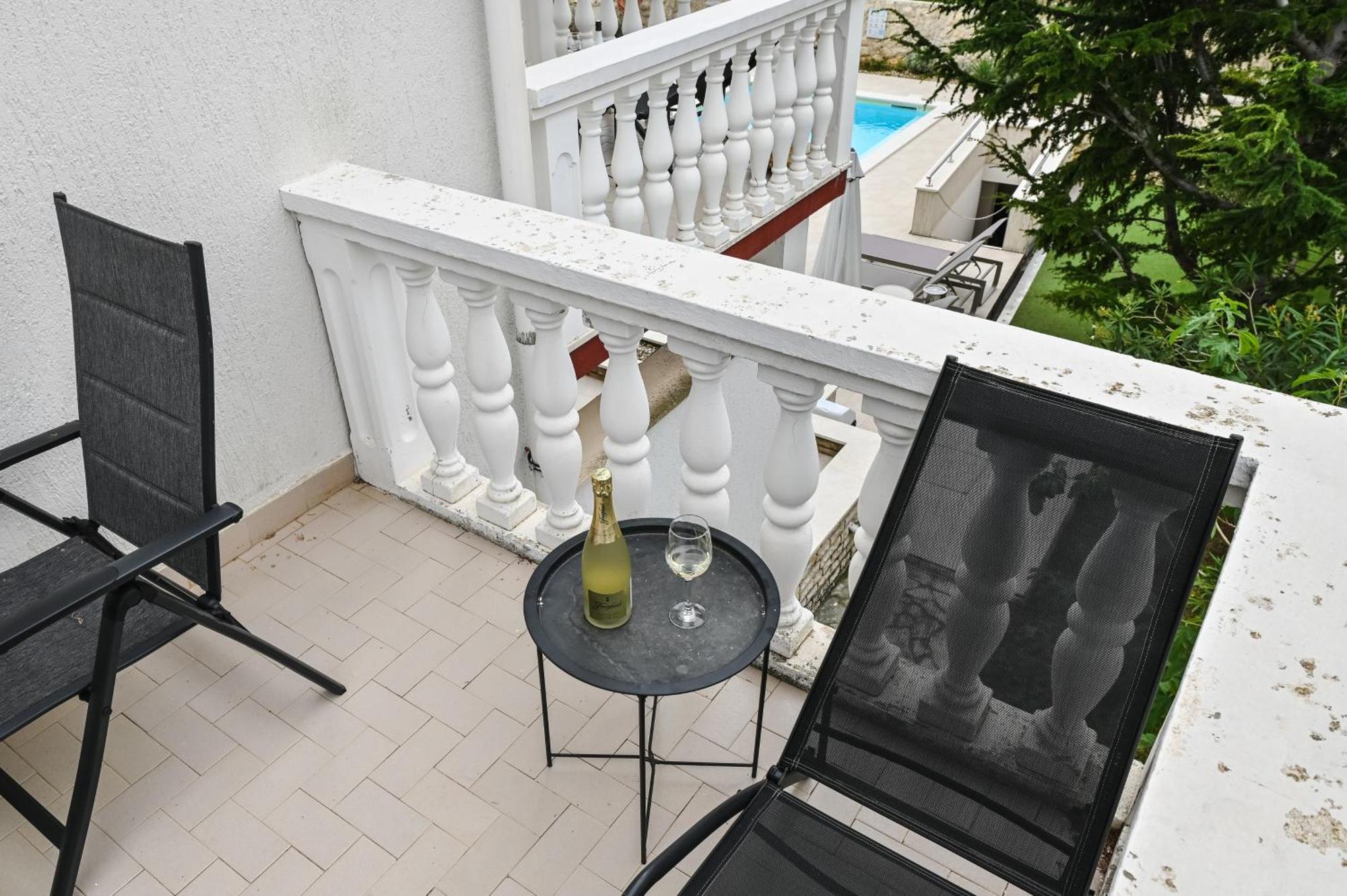 Seagull Pool Apartments & Studios Новаля Номер фото
